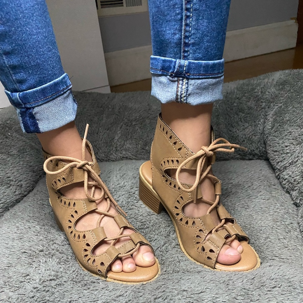Girl MIA tan open toed heels 2